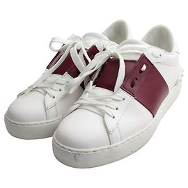 Valentino Two-Tone Rockstud Sneaker Rot