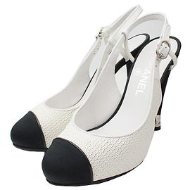 Chanel Sapatos slingback Captoe de dois tons Branco