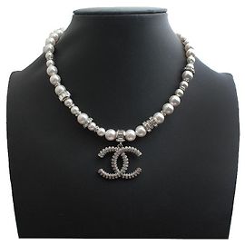 Chanel Perlenketten-Anhänger mit CC-Logo-Halskette Schwarz