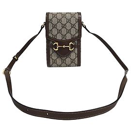 Gucci Bolsa transversal em lona GG Supreme com morsas marrom Marrom