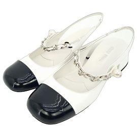 Miu Miu Lacklederschuhe Weiß