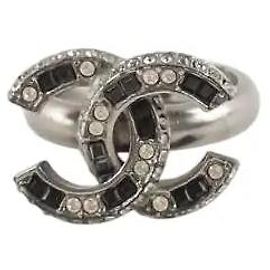 Chanel Anel logo CC com pedras e strass cinza Cinza