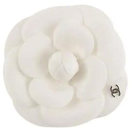 Chanel Broche blanco Blanco