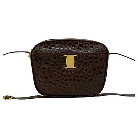 Bolsa de ombro pouch de couro com ferragem logotipo Vara Salvatore Ferragamo Marrom