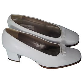 Elisabetta Franchi Elisabetta White Leather Bow High Heel Pumps White