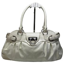 Salvatore Ferragamo Bolsa de ombro vintage Ferragamo em couro granulado branco e prata Branco