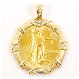 Autre Marque Yellow Gold Diamond Pendant Golden