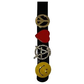 Moschino Lackleder-Gürtel mit Charms Schwarz Weiß Rot Golden Gelb