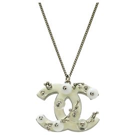 Colar de corrente com o logotipo Coco da Chanel Cru