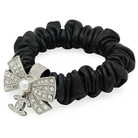 Scrunchie in pelle con nastro Coco Mark e strass CHANEL Nero Argento
