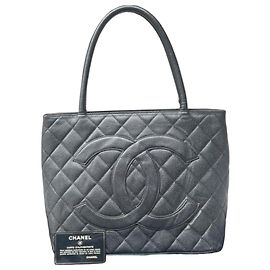 Chanel Sac Cabas Matelassé en Cuir Caviar Noir Noir