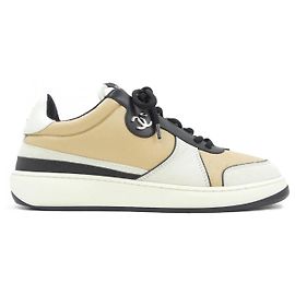 Chanel Sneaker aus Lammfell Beige
