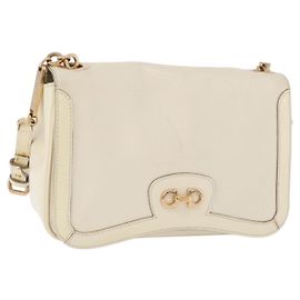 Bolsa de Ombro Salvatore Ferragamo Gancini em Couro Branco Ouro Auth BA13137 Branco Dourado