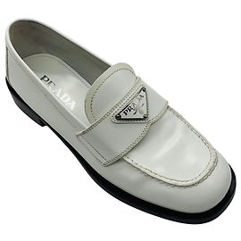 Mocassins en cuir Prada Blanc / Logo plaque argentée Blanc