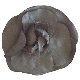 Spilla Camelia Chanel in seta nera Nero