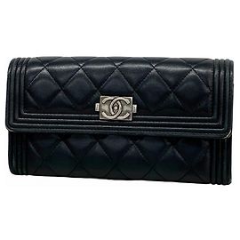 Portafoglio lungo Boy di Chanel in agnello nero Nero