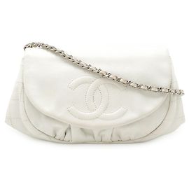 Bolso de hombro con cadena de cartera Chanel Half Moon Coco Mark Blanco