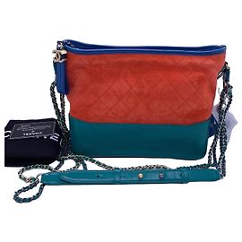 Bolsa Chanel Passeport Medium em Camurça Multicor