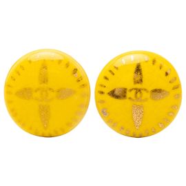Orecchini a clip rotondi in resina CC giallo Chanel Giallo