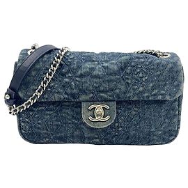 Bolso de Hombro Chanel Denim Camellia Chain Azul