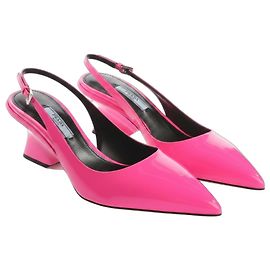 Prada Zapatos Slingback en Charol Rosa Rosa