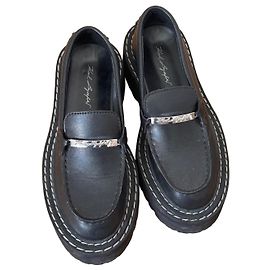Mocassins Karl Lagerfeld em couro preto com sola tratorada Preto