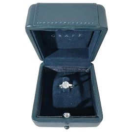 Graff Promise Three Stones Diamond Ring in Platinum Silvery