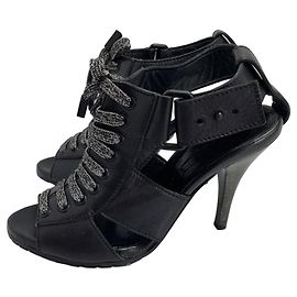 Burberry Sandali con tacco con lacci in pelle nera EU 37 Nero