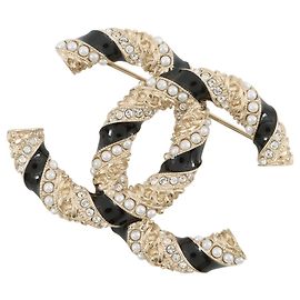 Broche Chanel em ouro e strass Dourado