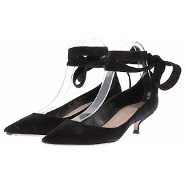 Dior Décolleté in scamosciato nero, punta affusolata e lacci Nero