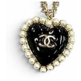 CHANEL B25 Coco Mark Pearl Heart Pendant Necklace Nero Bianco