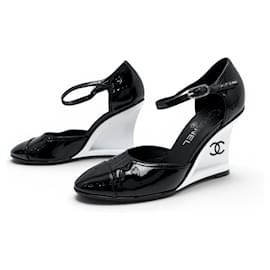 CHANEL KEILABSATZ-SANDALEN G37869 37 AUS SCHWARZ LACKLEDER Schwarz