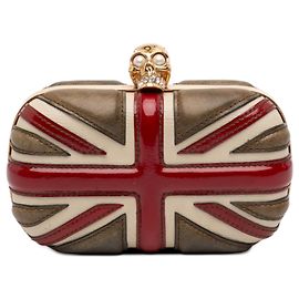 Clutch Britannia Skull em couro de bezerro marrom e verniz Alexander McQueen Marrom