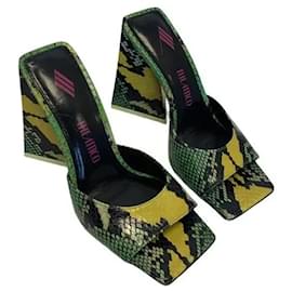 Sandálias Devon The Attico Padrão Python Preto Verde Amarelo