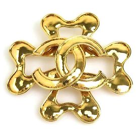 Broche de metal dourado Chanel Dourado
