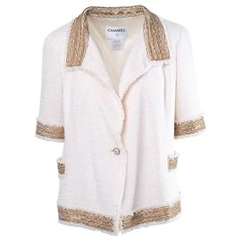 Chanel Kurzarmjacke in Elfenbein mit Seidenfutter Beige Roh Sand
