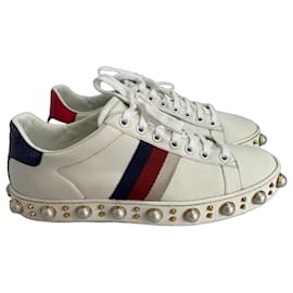 Gucci Ace Tênis de couro com pérolas e tachas Branco