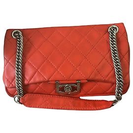 Chanel Bolsa Tiracolo em Couro Vermelho Acolchoado Vermelho