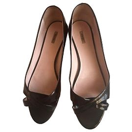 Miu Miu Bailarinas de charol negro con lazo Negro