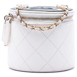 Neceser Chanel de piel de cordero acolchado blanco con cadena y charm Blanco