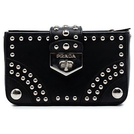Clutch Elektra com fecho de trava em couro de vitelo preto com tachas Prada Preto