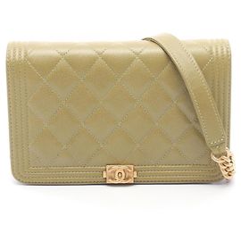 Bolsa de Ombro Chanel Boy Matelassé Caqui