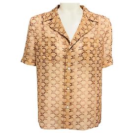Céline Chemise de pyjama en georgette de soie avec imprimé logo monogramme Triomphe de Celine couleur Tan Camel