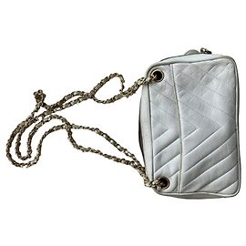 Bolsa tiracolo Chanel em couro branco acolchoado V Branco