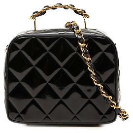 Necessaire Chanel em verniz acolchoado preto Preto