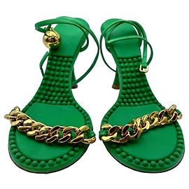 Bottega Veneta Sandales en cuir vertes avec chaîne dorée Doré Vert