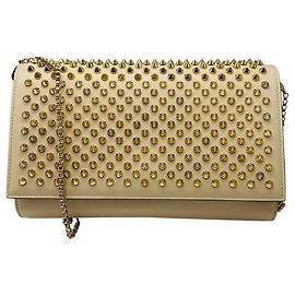 Clutch Paloma em couro bege com spikes Christian Louboutin Bege