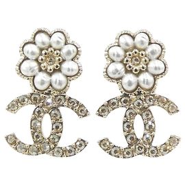 Orecchini a lobo Chanel AB9608 Oro e Bianco Bianco D'oro