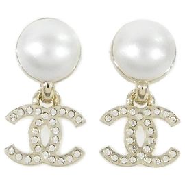 Brincos de botão Chanel Ouro e Branco Branco Dourado