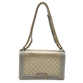 Bolsa de Ombro Chanel Boy Chanel 28 Matelassé Marrom Dourado